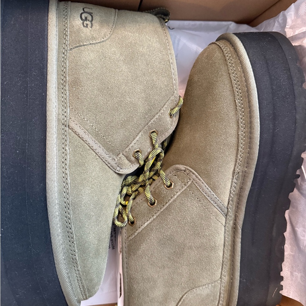 UGG Nuemel Heritage Platform Boot; womens 9